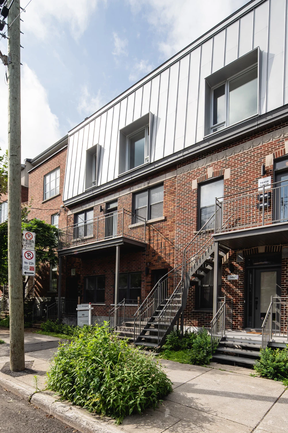 Ajout d'un 3e étage sur des bâtiments de 2 étages en intégrant une caractéristique architecturale typique de montréal